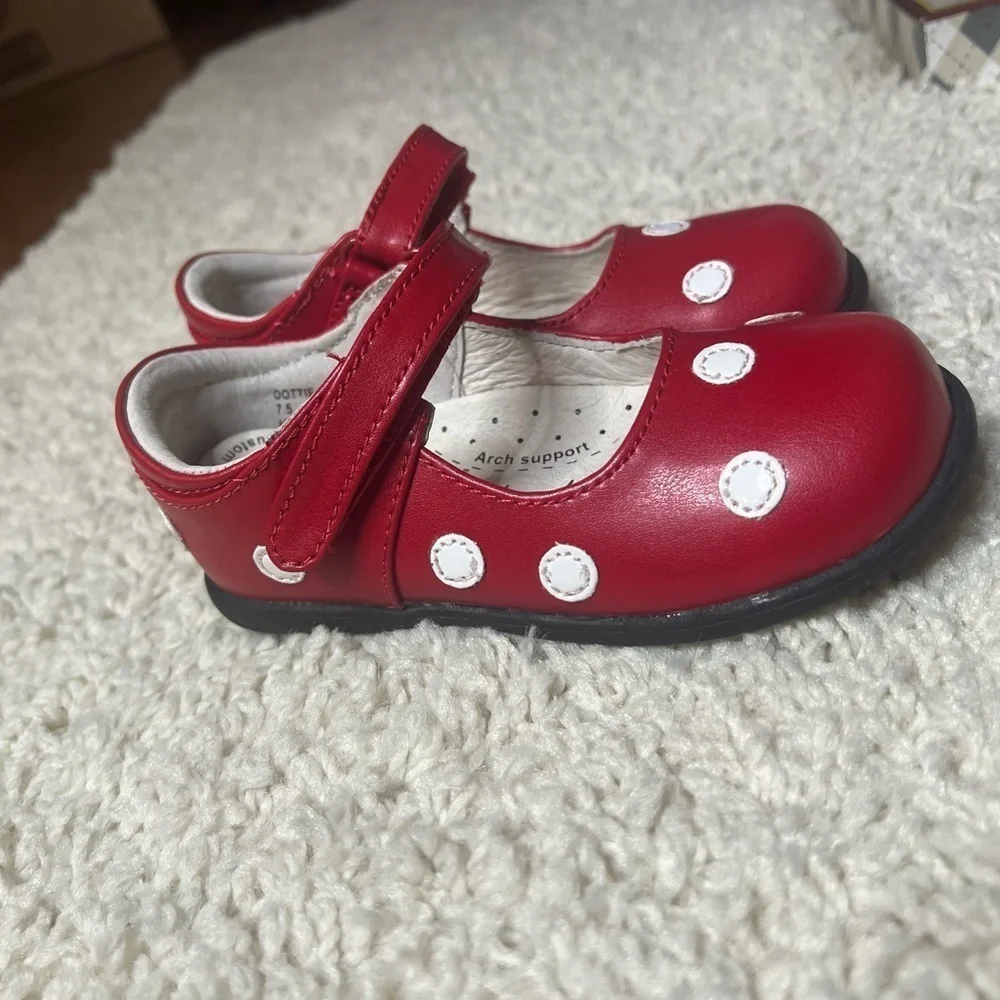 FOOTMATES RED/WHITE MARY JANE STYLE SHOE SIZE 7.5 M/W NIB